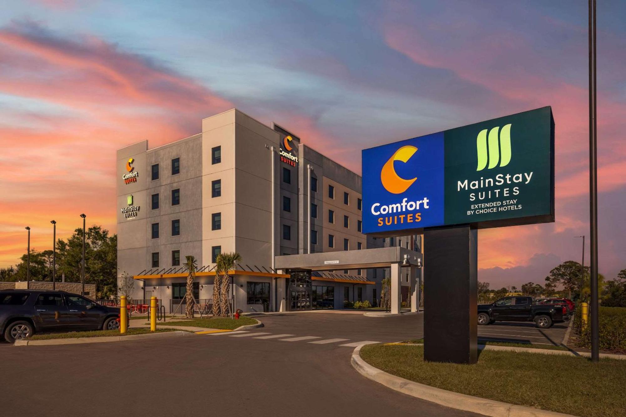 Comfort Suites Fort Myers East I-75 Exterior photo