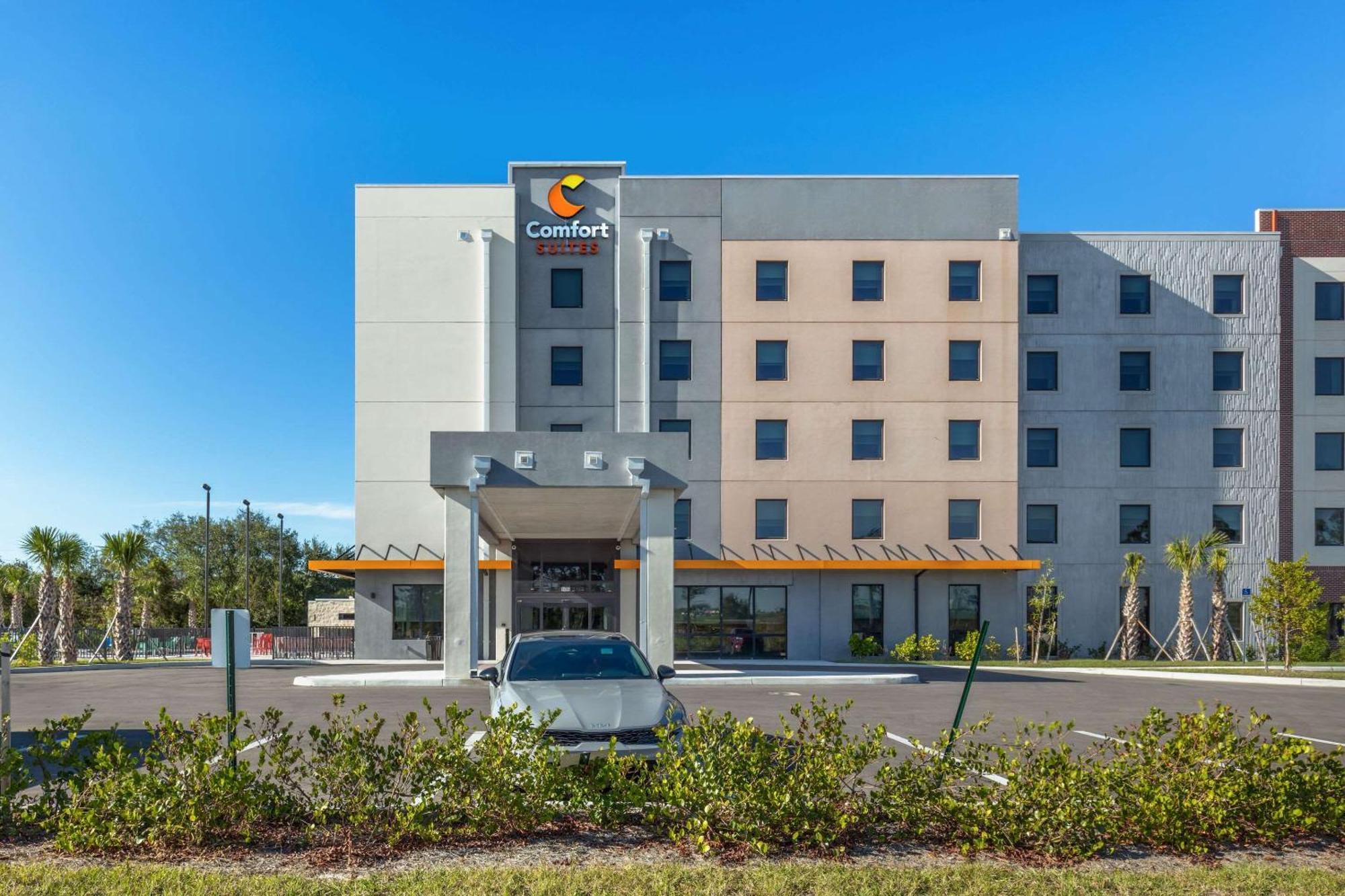 Comfort Suites Fort Myers East I-75 Exterior photo
